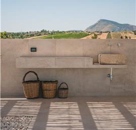 2 bedroom villa with infinity pool, near Alcamo, sleeps 4-5